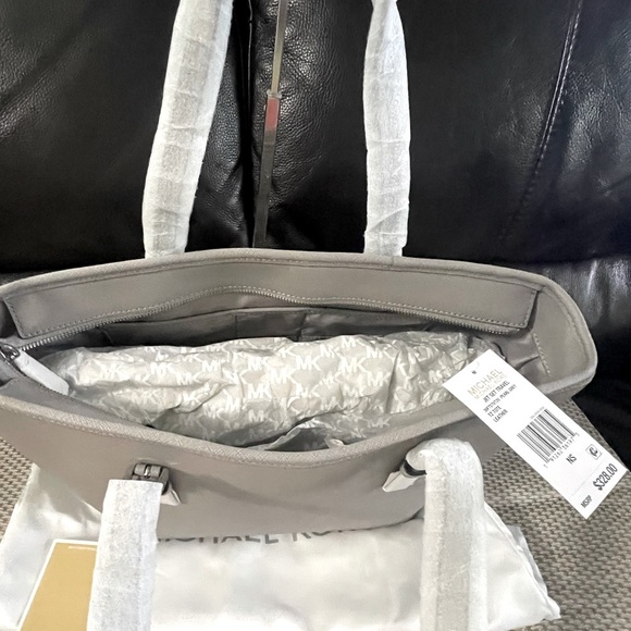 Michael Kors Jet Set Travel Tote Bag Pearl Grey - Picture 8 of 13